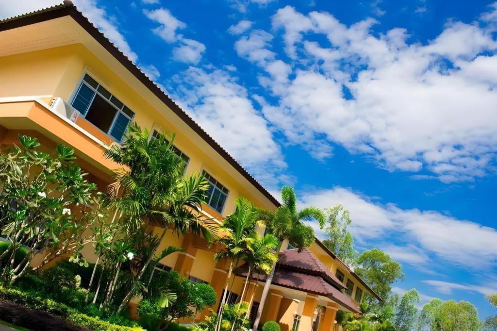 Rajapruek Place Chiang Mai Exterior photo